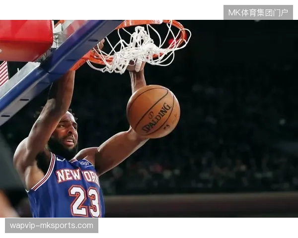 哈特与罗宾逊合力统治篮板球,为尼克斯的铁血防守体系注入关键能量 哈特与罗宾逊合力统治篮板球,为尼克斯的铁血防守体系注入关键能量